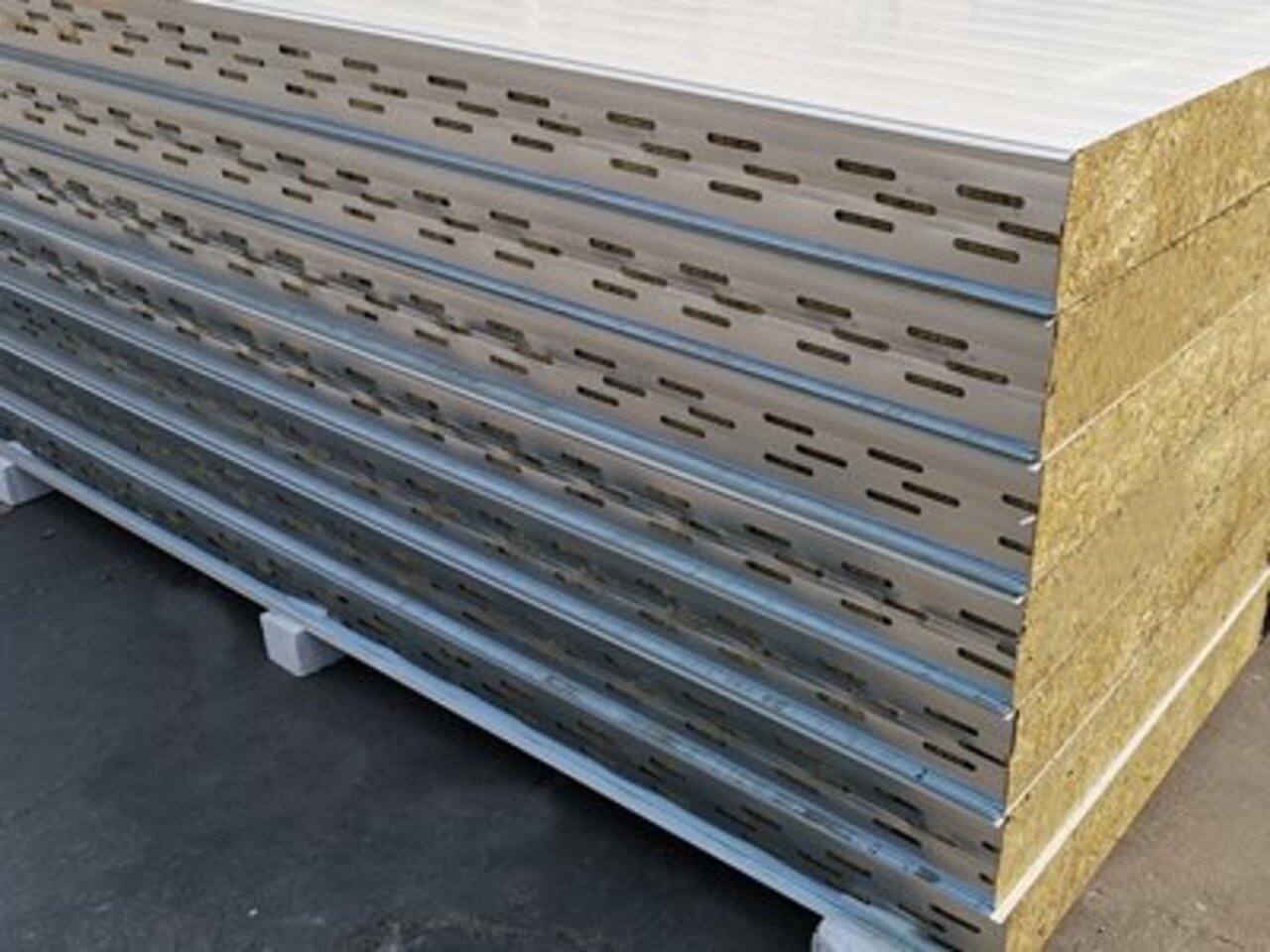 鍍鋅彩鋼夾芯巖棉烘道板